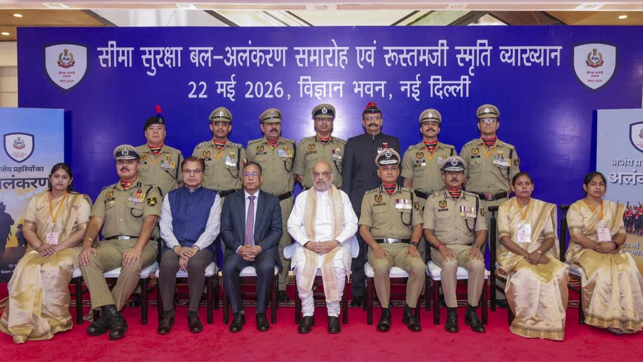 পাকিস্তান, বাংলাদেশ সীমান্ত দুর্ভেদ্য করতে এ বার শাহের ‘স্মার্ট’ প্রকল্প! হাতিয়ার ড্রোন, রেডার, নজরদারি ক্যামেরা