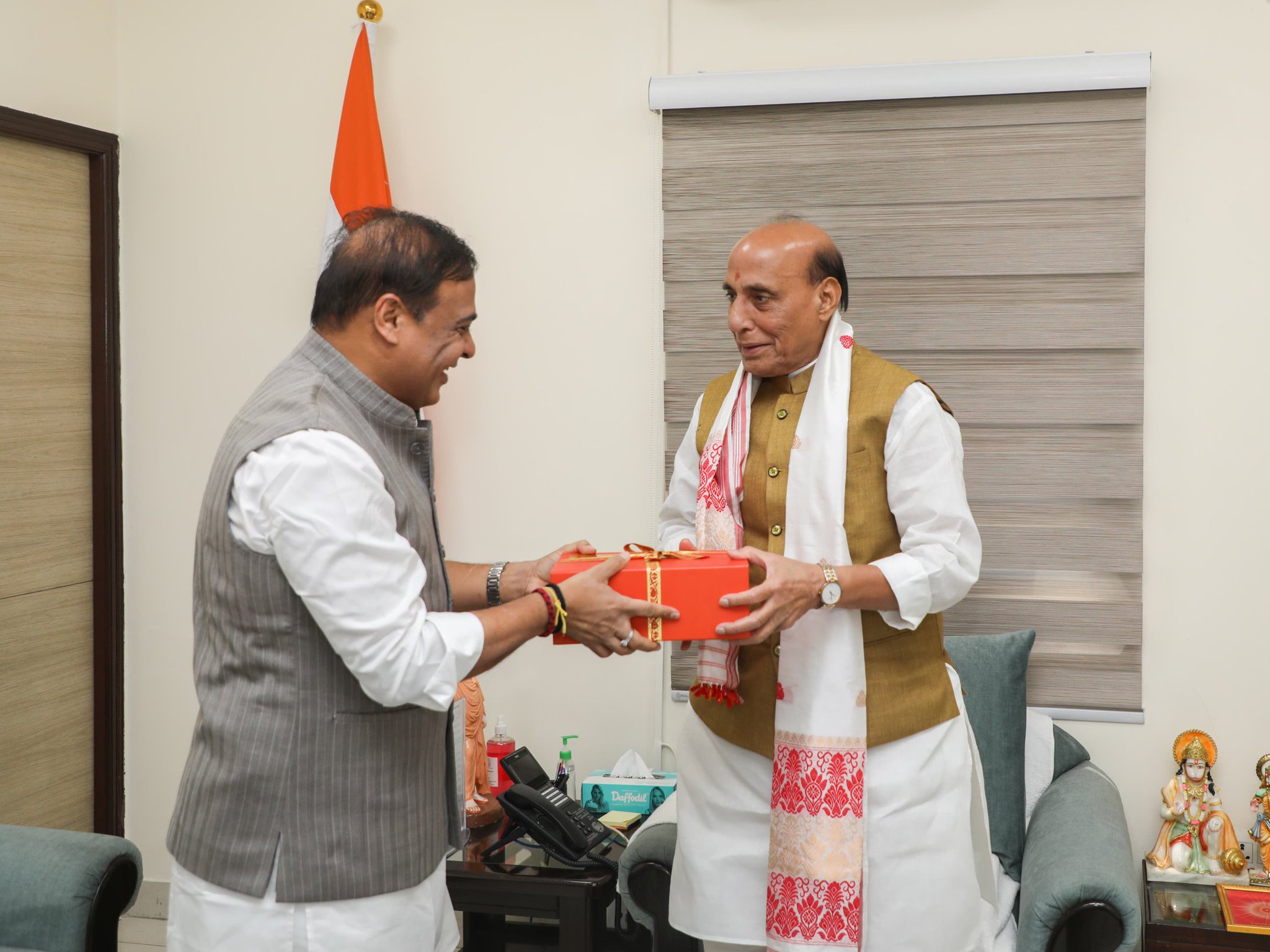 দিল্লিতে রাজনাথ সিং-এর সঙ্গে মুখ্যমন্ত্রী হিমন্ত বিশ্ব শর্মার বৈঠক, প্রতিরক্ষা ও নিরাপত্তায় আসামের ভূমিকা নিয়ে আলোচনা