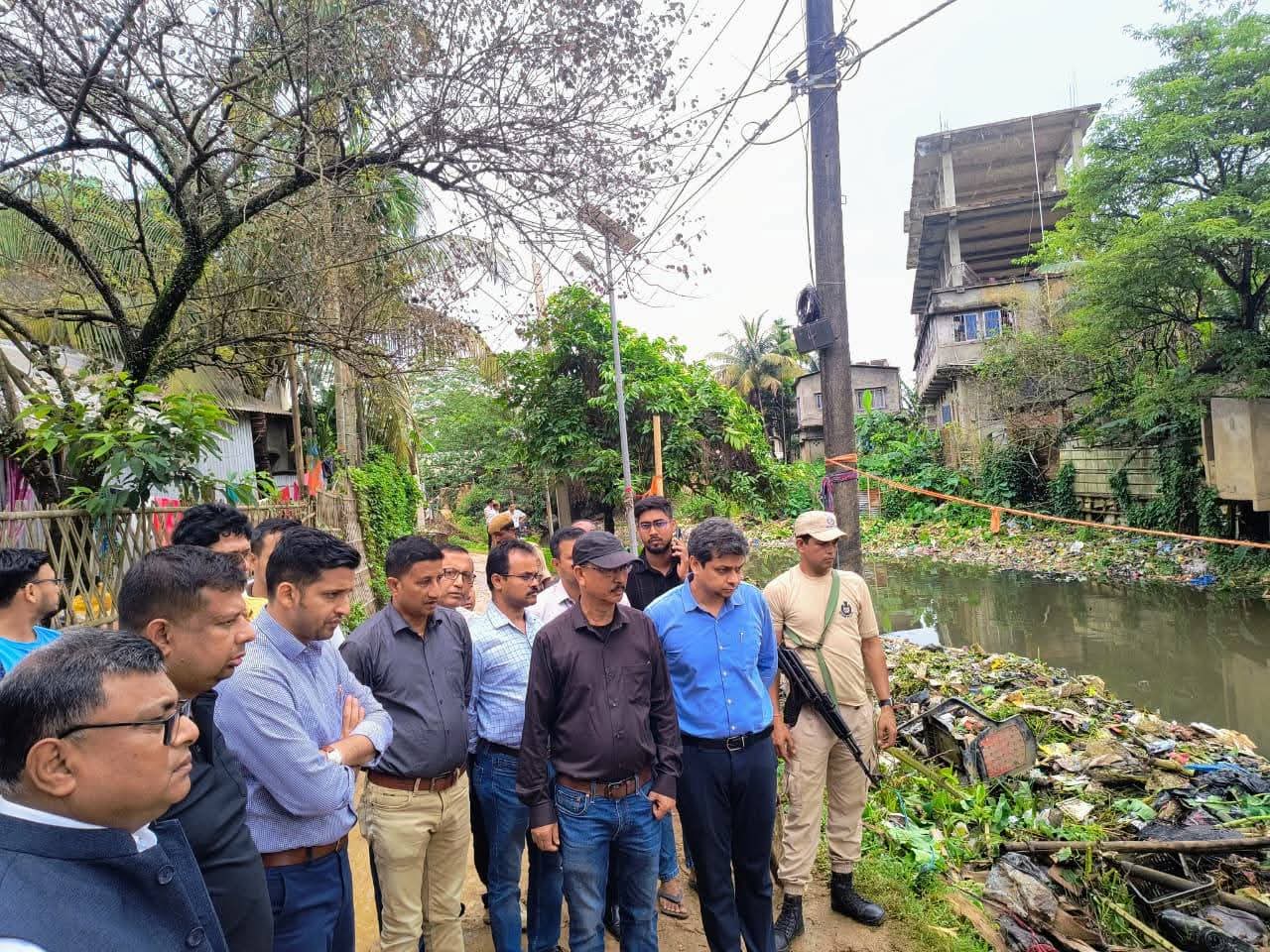 গুরুত্বপূর্ণ খালে জলপ্রবাহ স্বাভাবিক রাখতে কড়া নির্দেশ, অবৈধ দখল উচ্ছেদে দ্রুত পদক্ষেপের নির্দেশনা জেলাশাসকের 