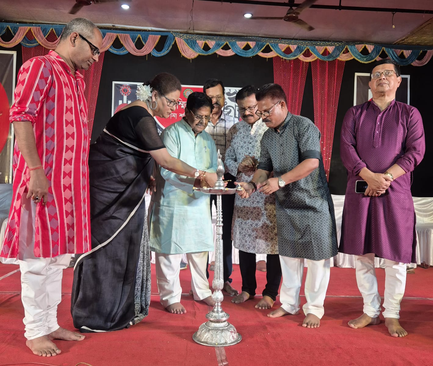 ‘বর্ণময় ১৯’: গান্ধীভবনে ভাষা শহিদদের স্মরণে আবেগঘন শ্রদ্ধাঞ্জলি শ্রীহট্ট সম্মিলনীর