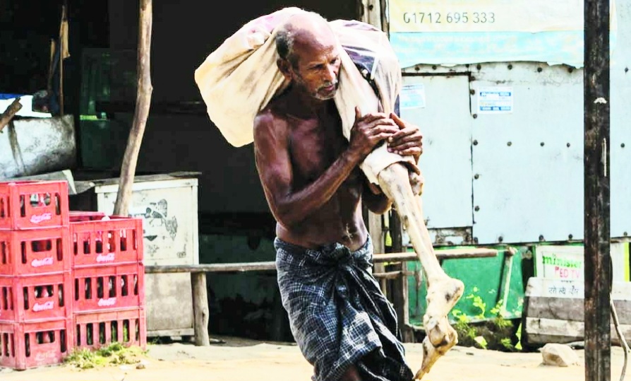 দিদির টাকা তুলতে কবর খুঁড়ে কঙ্কাল নিয়ে ব্যাঙ্কে হাজির প্রৌঢ়: ওড়িশার কেওনঝড়ে চাঞ্চল্য, তদন্তে ব্যাঙ্কের গাফিলতির ইঙ্গিত