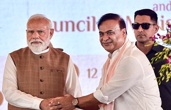 ‘আশার বতরা’ হাতে দ্বিতীয় ইনিংসে হিমন্ত, ২২ মিনিটের শপথেই দেশকে দেখাল নতুন অসম
