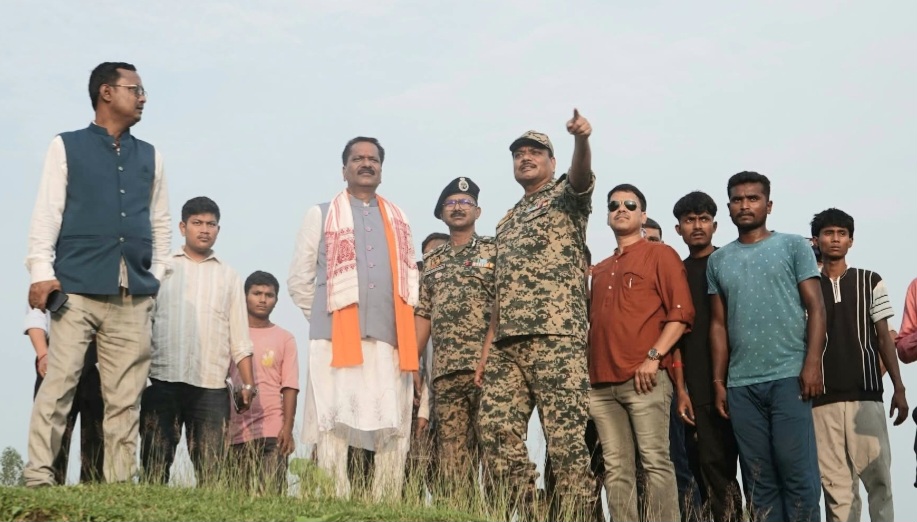 ধুবুড়িতে অভিভাবক মন্ত্রী অশোক সিংহলের প্রথম দিন, সীমান্তবাসীর সমস্যা খতিয়ে দেখলেন