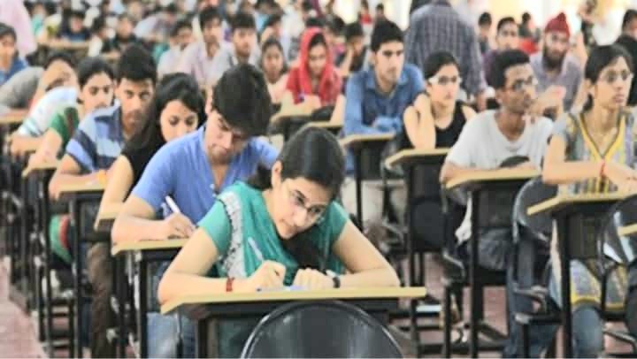 পরীক্ষার্থীদের পরীক্ষা-সংক্রান্ত নির্দেশিকা মেনে চলা এবং নির্ধারিত সময়ের অনেক আগেই পরীক্ষাকেন্দ্রে উপস্থিত থাকার আহ্বান জেলা প্রশাসনের