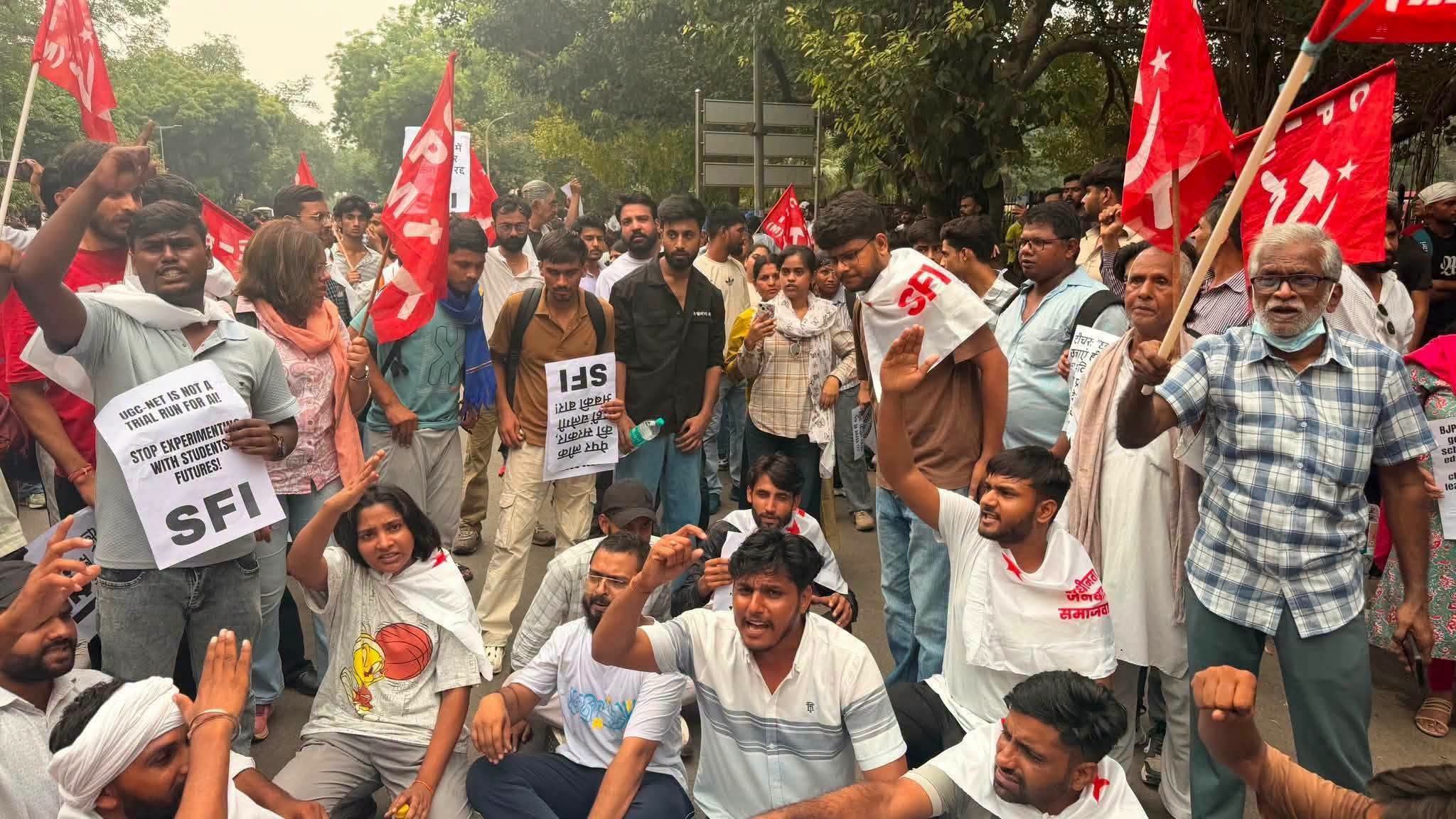 ‘সময় নষ্ট করবেন না’ সুপ্রিম কোর্টে ধাক্কা, ছাত্র আন্দোলনে পুলিশি অভিযান নিয়ে জরুরি শুনানি নয়