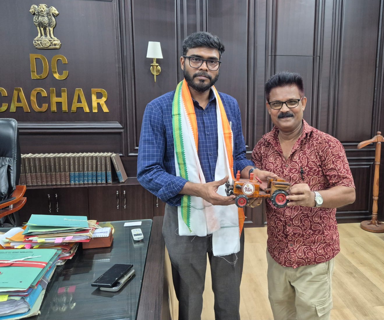 নতুন দায়িত্বপ্রাপ্ত কাছাড়ের জেলাশাসককে বরাককণ্ঠের শুভেচ্ছা