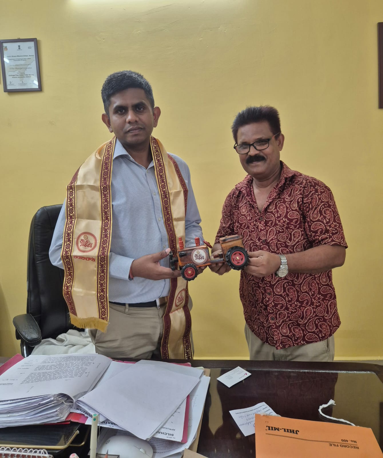 শিলচর পুরনিগমের নতুন কমিশনার হিসেবে দায়িত্ব নিলেন আইএস অঙ্কুর দাস, গান্ধীভবন প্রেক্ষাগৃহ সংস্কারের আশ্বাস