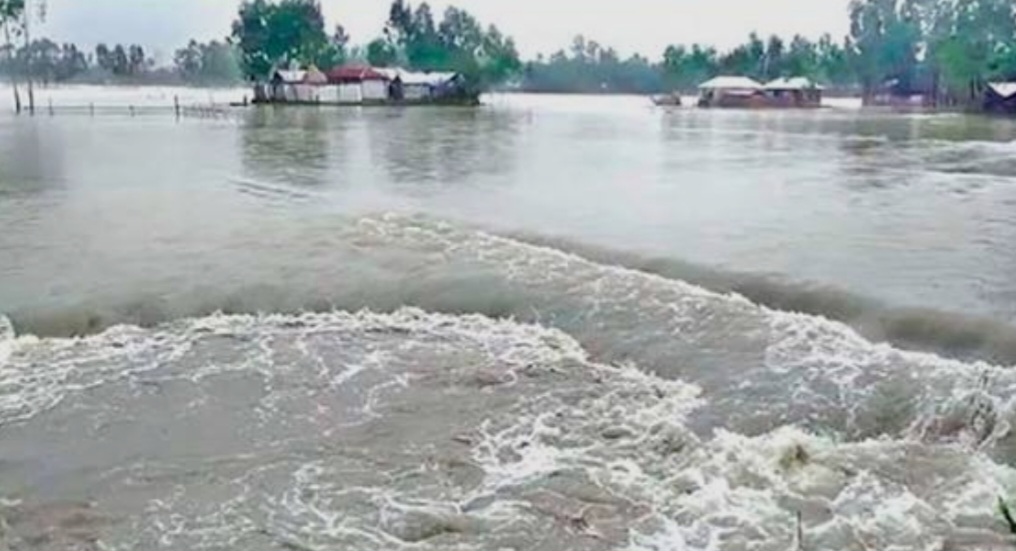 বরাকের জলস্তর বৃদ্ধির প্রেক্ষিতে কাছাড়ে ২৪ ঘণ্টার বন্যা স্বাস্থ্য নিয়ন্ত্রণ কক্ষ চালু প্রশাসনের