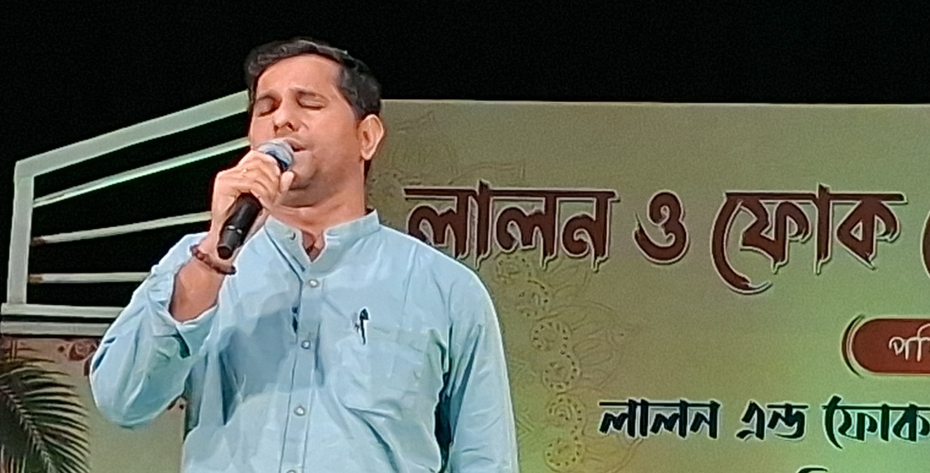 আগরতলায় ‘লালন ও ফোক ফেস্টিভ্যাল’-এ মানুষ সত্যের জয়গান, মঞ্চ মাতালেন বরাকের শিল্পীরাও