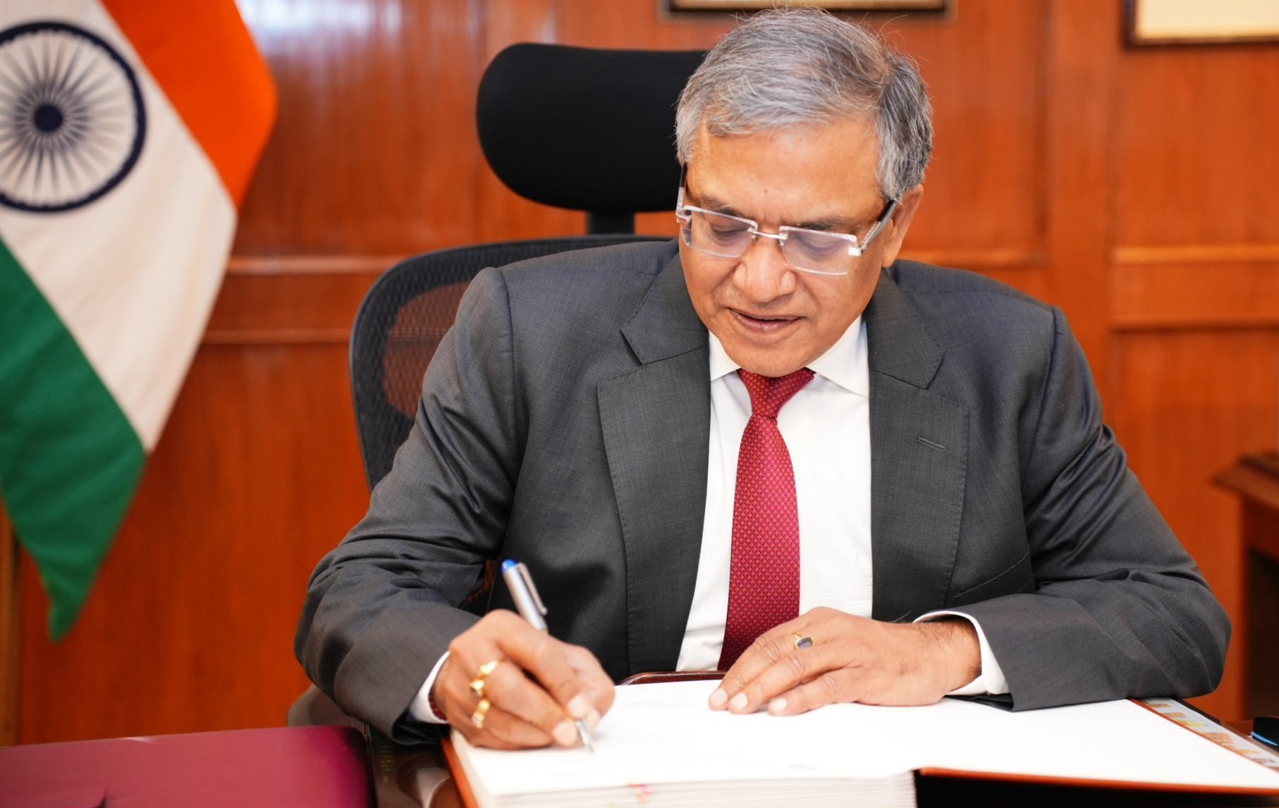 সিইসি জ্ঞানেশ কুমারকে সরাতে ফের ইমপিচমেন্টের পথে বিরোধীরা, তুঙ্গে রাজনৈতিক তরজা